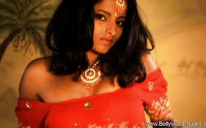 A Seductive Indian To Seduce Man And Arouse Them All